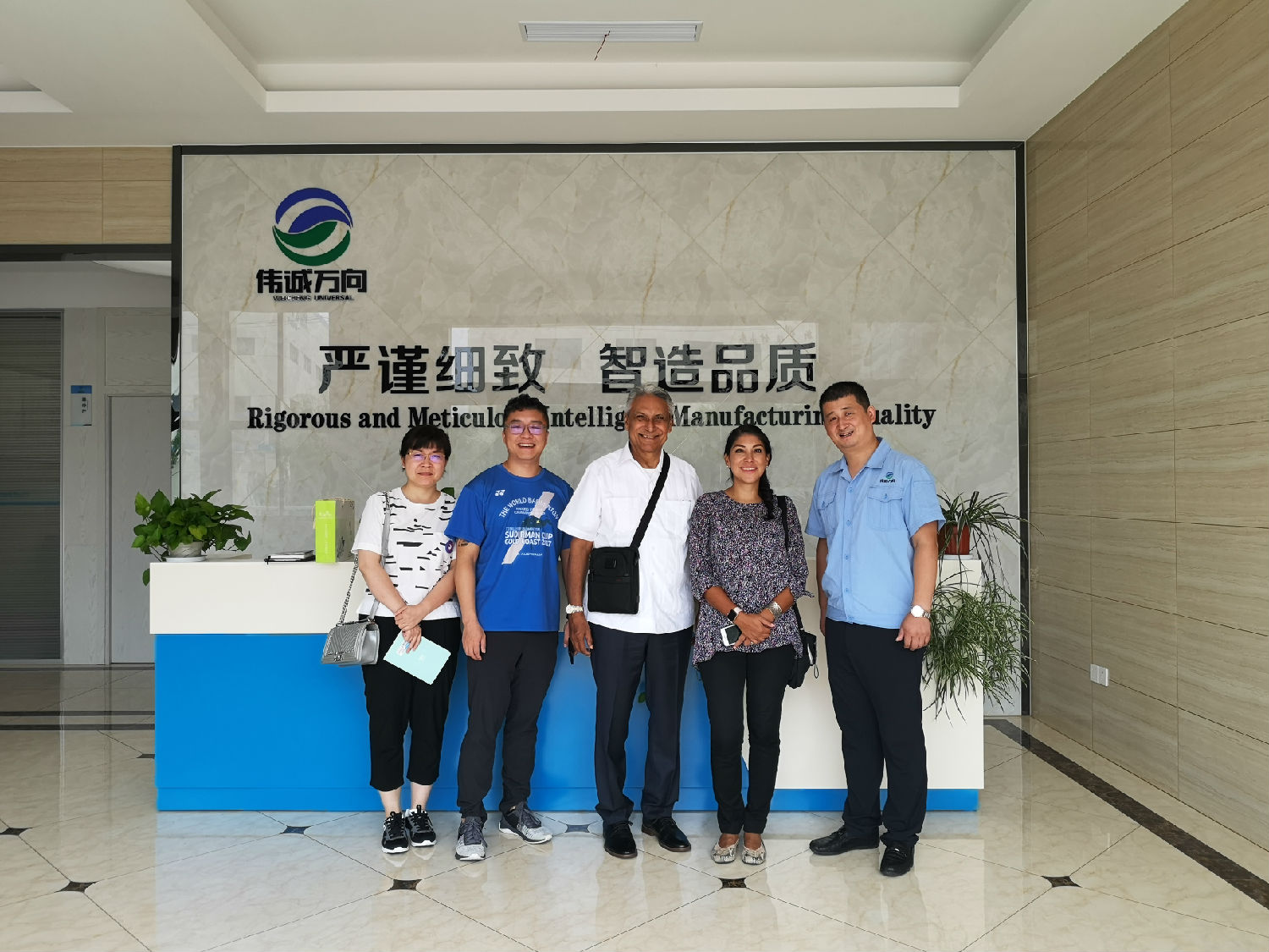 墨西哥客戶(hù)來(lái)偉誠萬(wàn)向軸考察